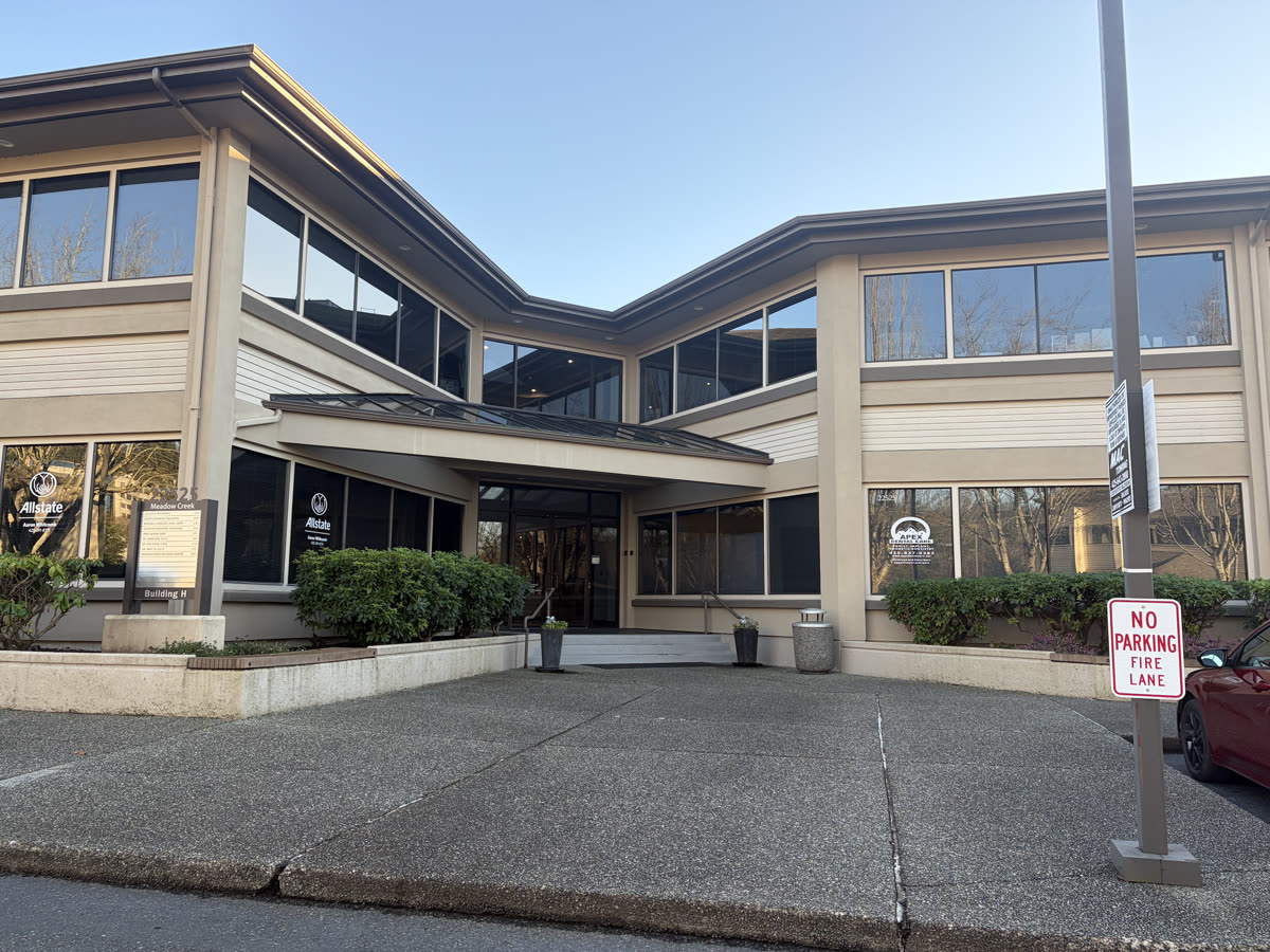 Kate Swartz PMHNP office building exterior in Issaquah, WA with accessible parking