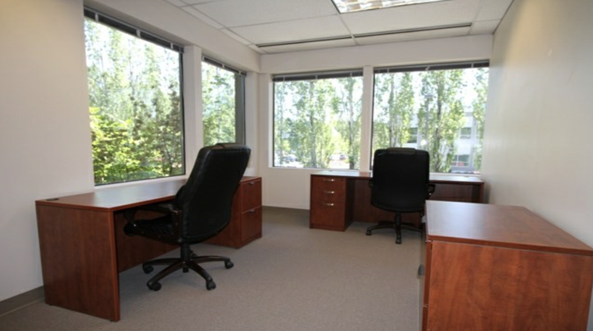 Kate Swartz PMHNP office building exterior in Issaquah, WA with accessible parking